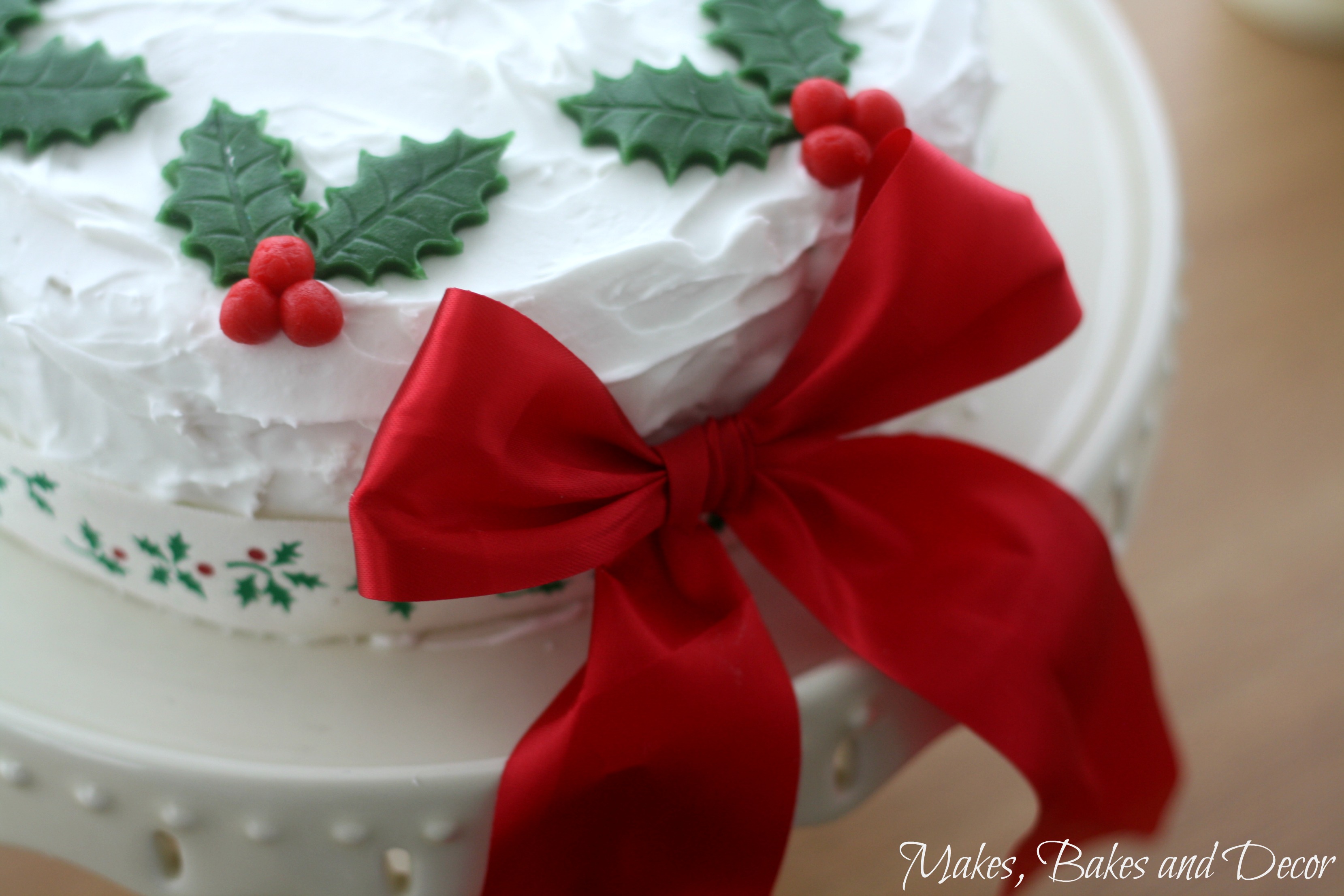 Decorating A Christmas Cake 