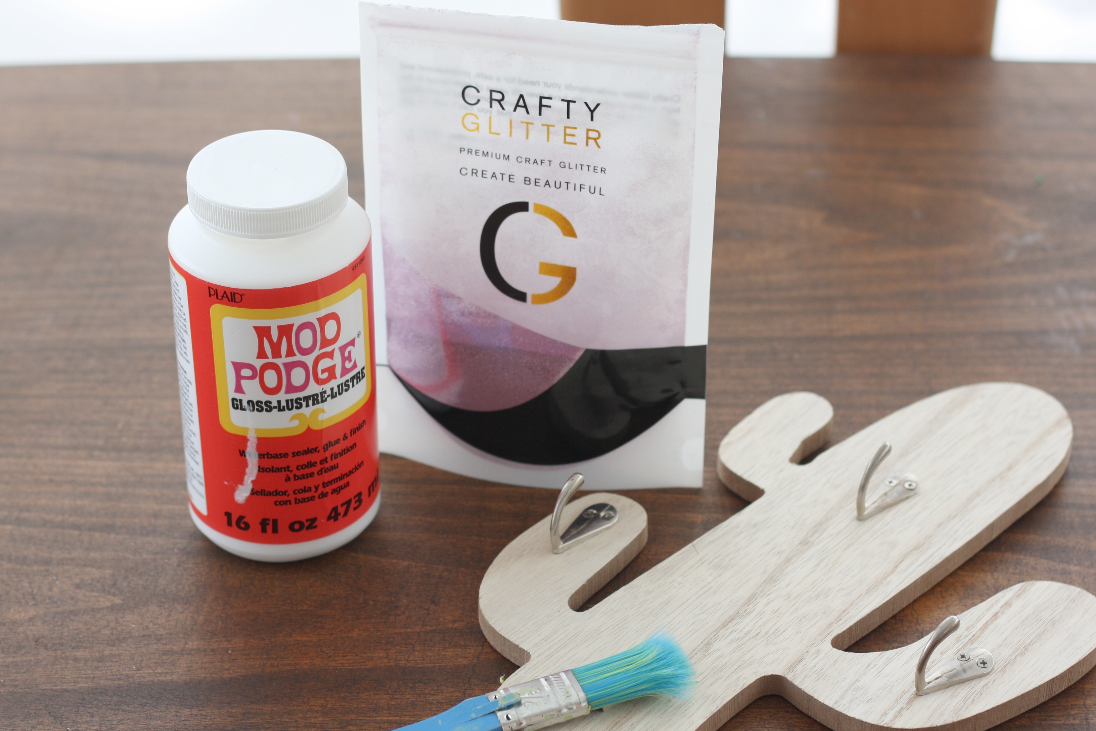 How to Seal Glitter using Mod Podge - Makes, Bakes and Decor