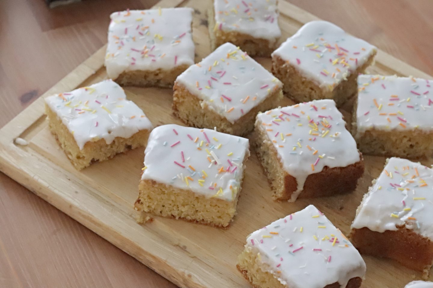 retro school tray bake