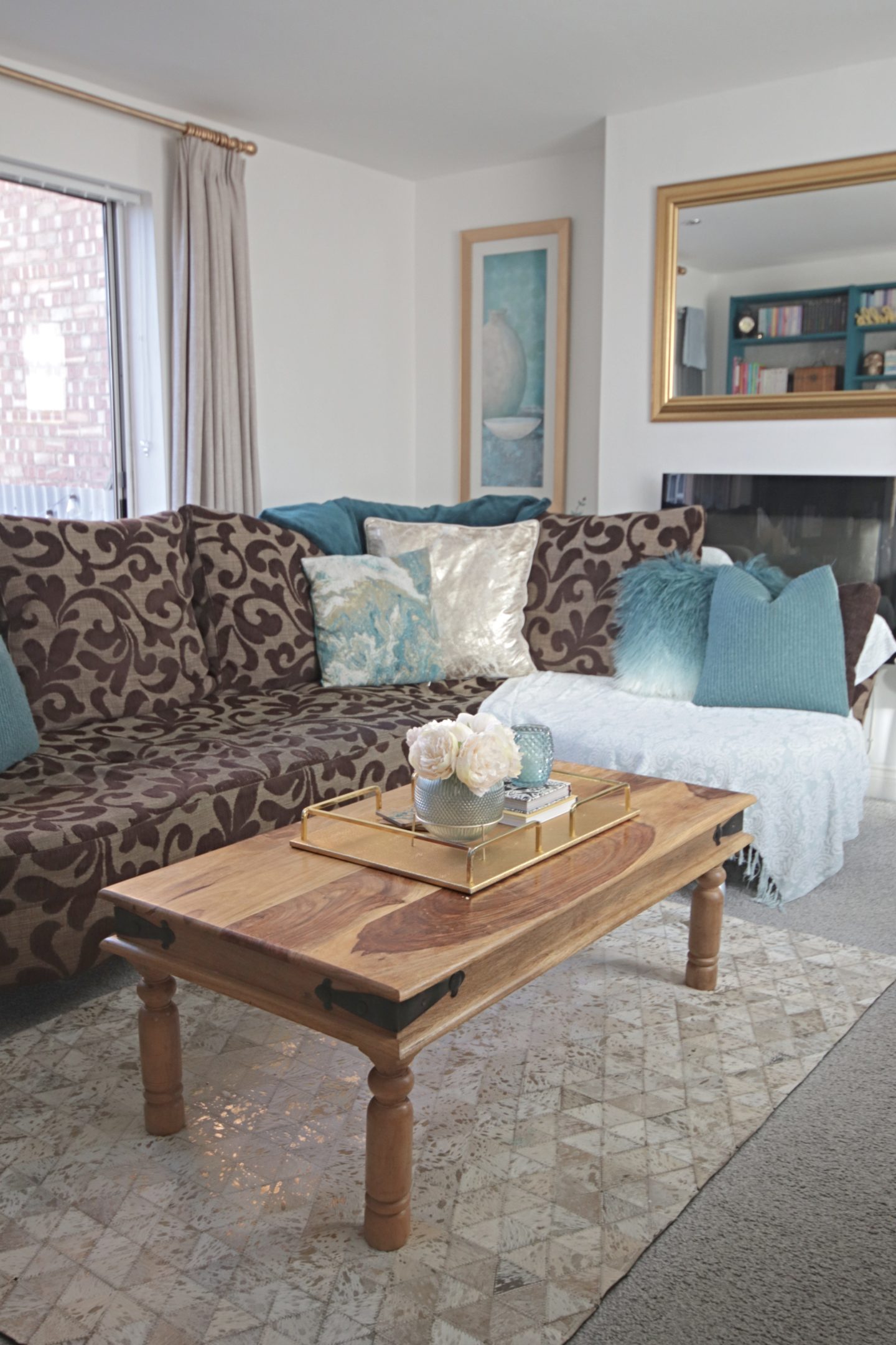 gold and teal living room