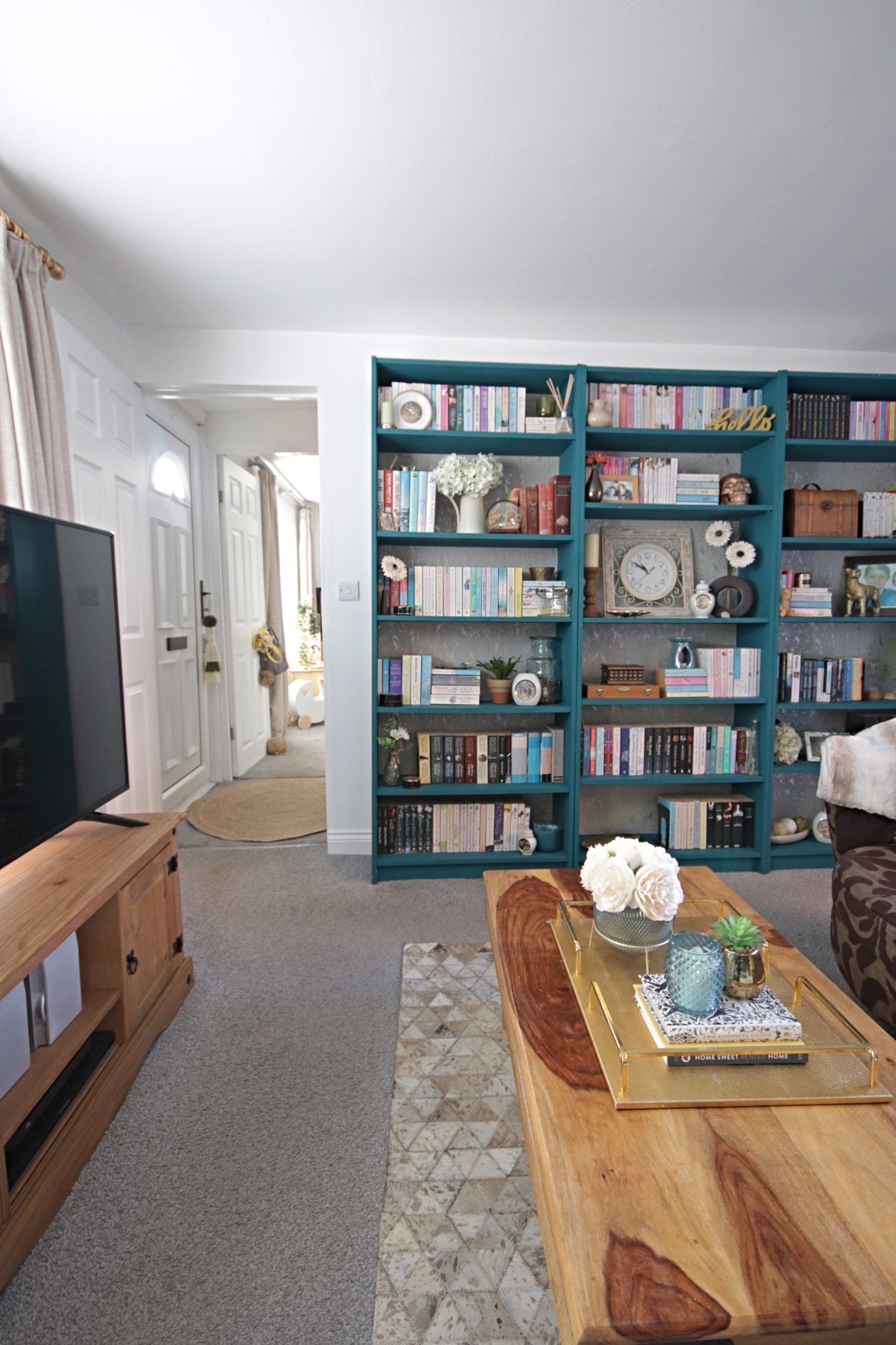 gold and teal living room