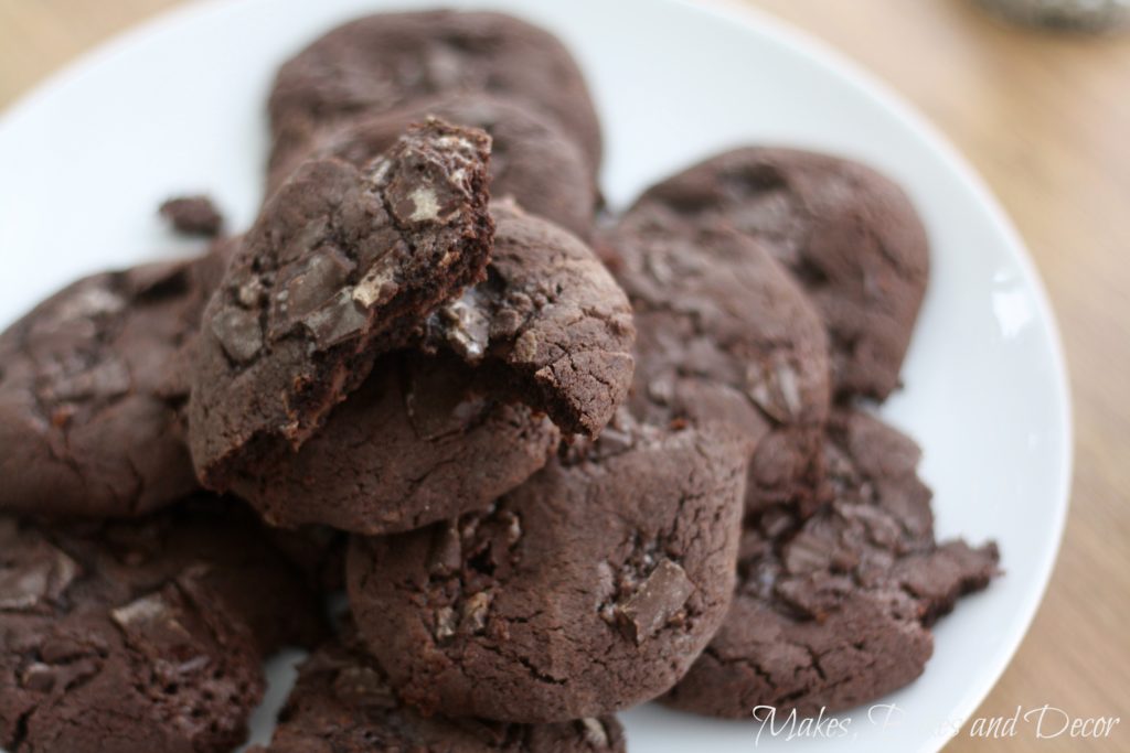 After Dinner Mint Chocolate Cookies - Makes, Bakes and Decor